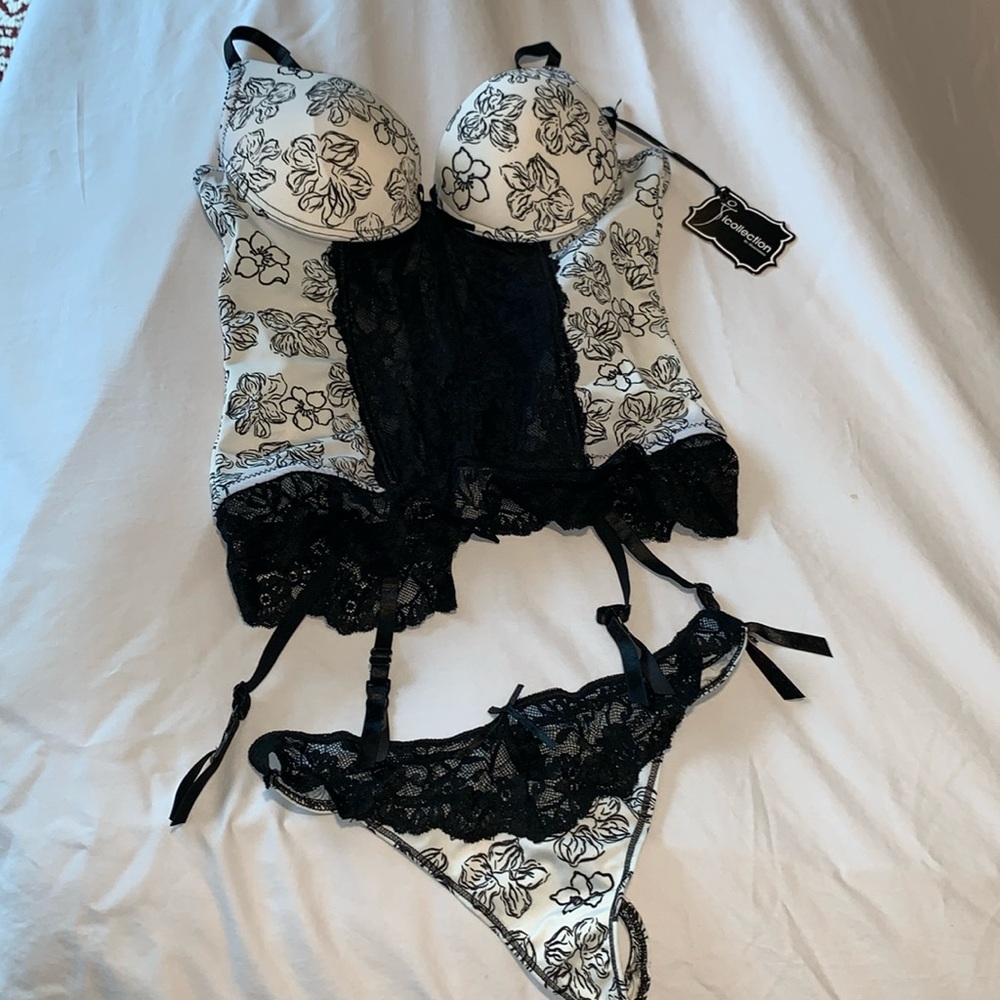 NWT! 2piece Lingerie with attached garter belt